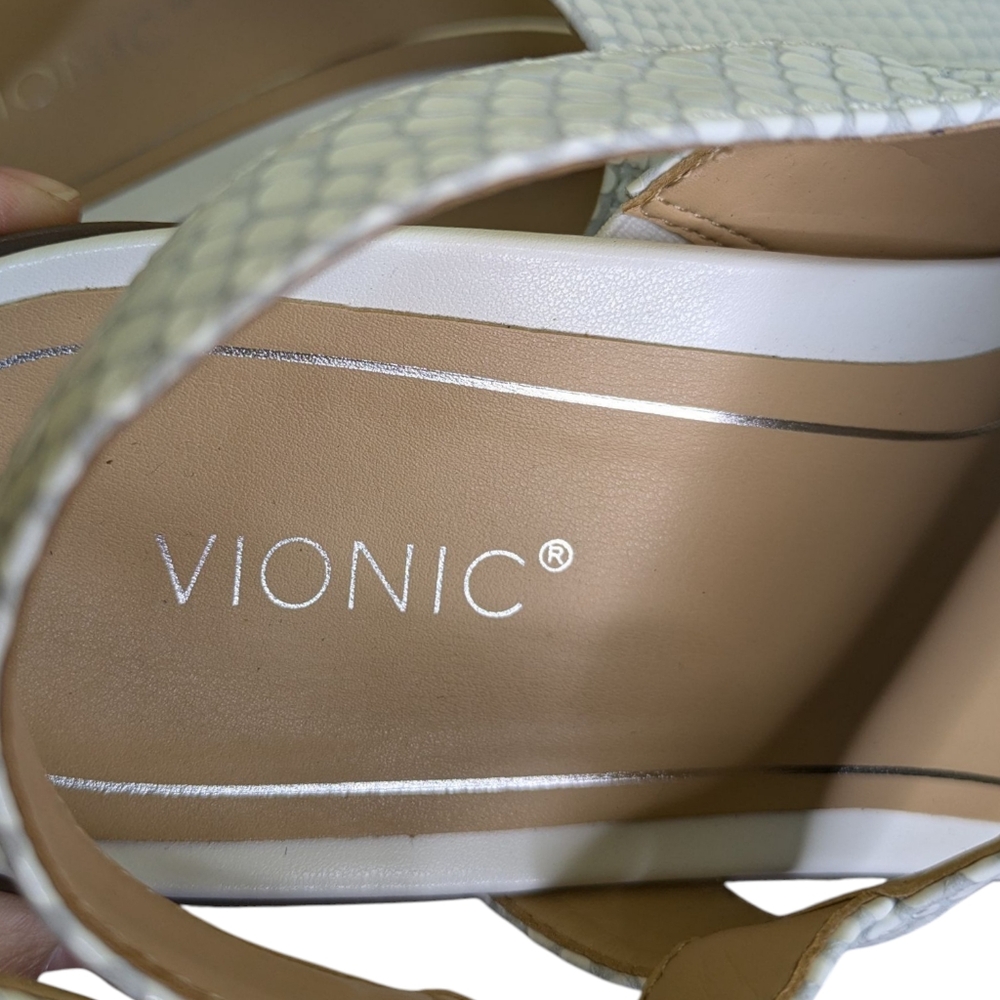 Vionic White Textured Women's Sandals - Picture 10 of 12